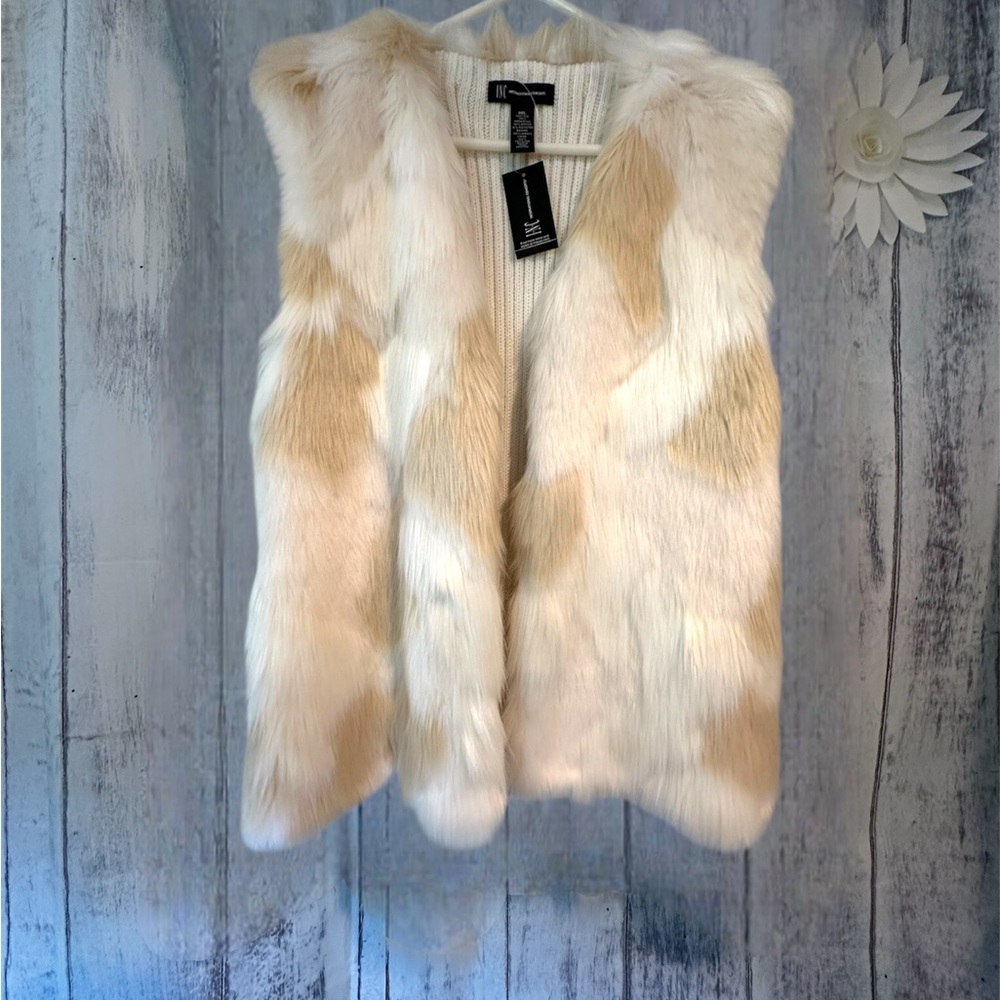 ♥️REDUCED♥️NWT- Patchwork Faux Fur Vest in Cream and Tan